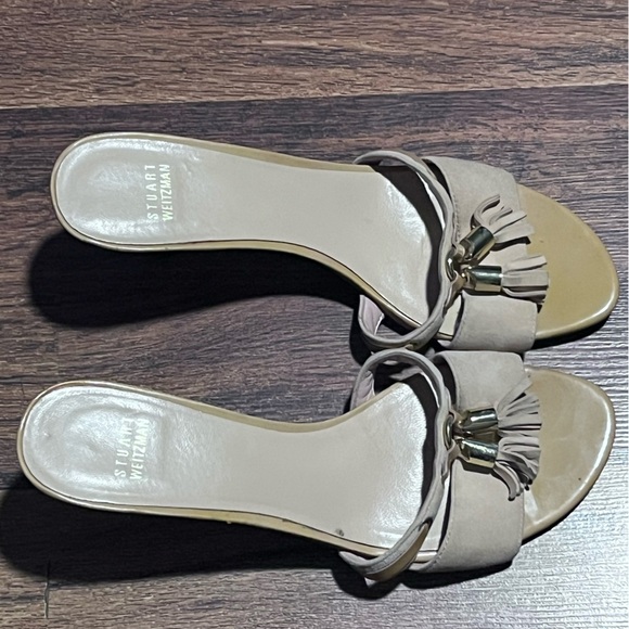 STUART WEITZMAN Tan Suede Patent Leather Tassel Kitten Heel Sandals Mules 9M - Picture 4 of 4